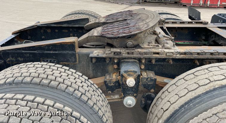 image for item LV9983 1997 International 9200 semi truck