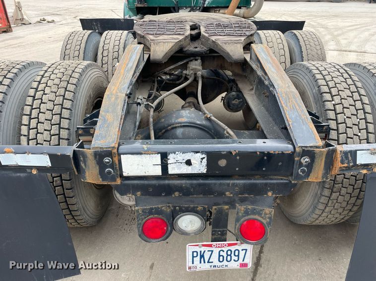 image for item LV9983 1997 International 9200 semi truck