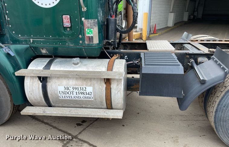 image for item LV9983 1997 International 9200 semi truck