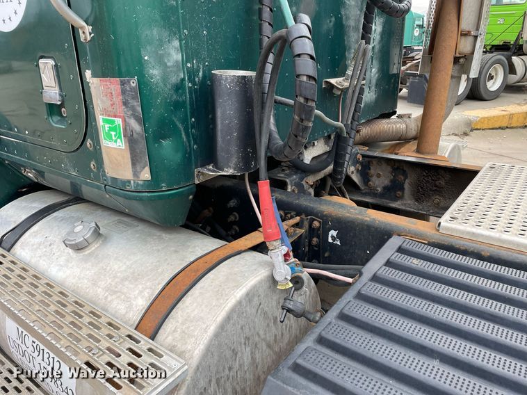 image for item LV9983 1997 International 9200 semi truck