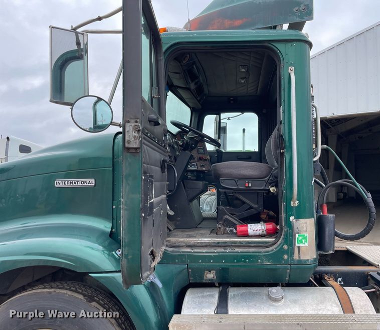 image for item LV9983 1997 International 9200 semi truck