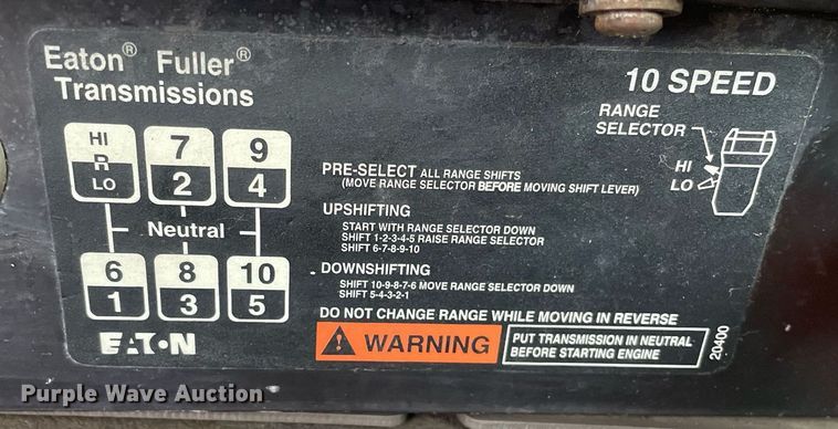 image for item LV9983 1997 International 9200 semi truck