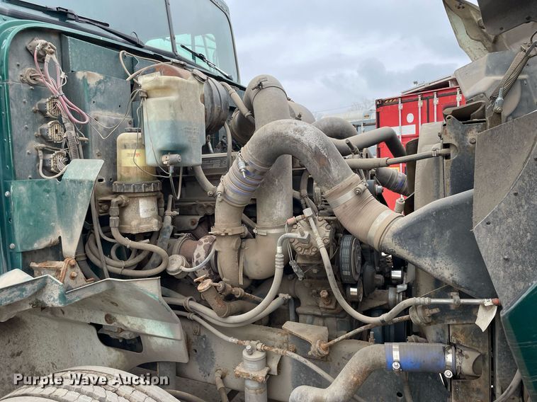 image for item LV9983 1997 International 9200 semi truck