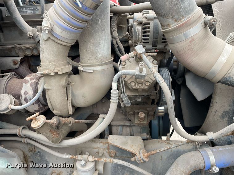 image for item LV9983 1997 International 9200 semi truck