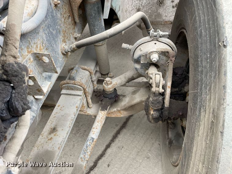 image for item LV9983 1997 International 9200 semi truck