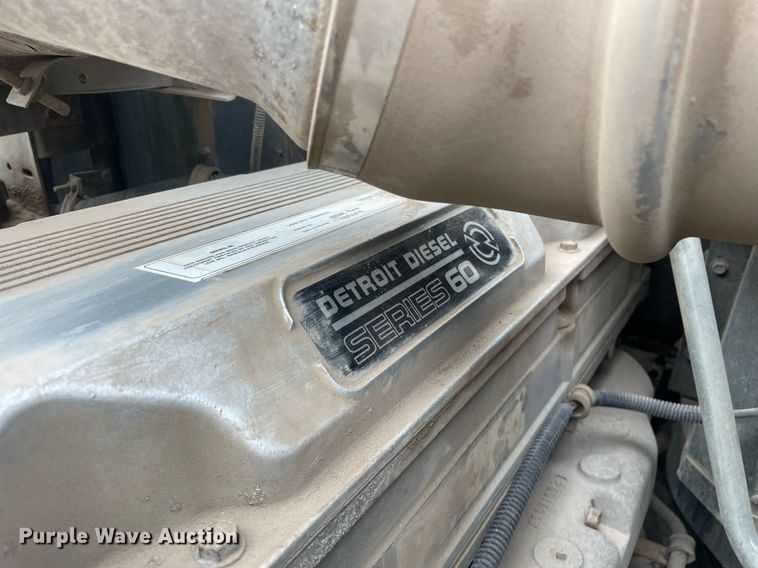 image for item LV9983 1997 International 9200 semi truck