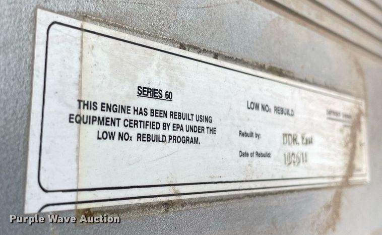 image for item LV9983 1997 International 9200 semi truck