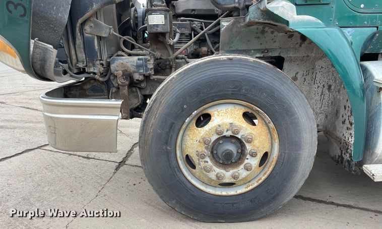 image for item LV9983 1997 International 9200 semi truck