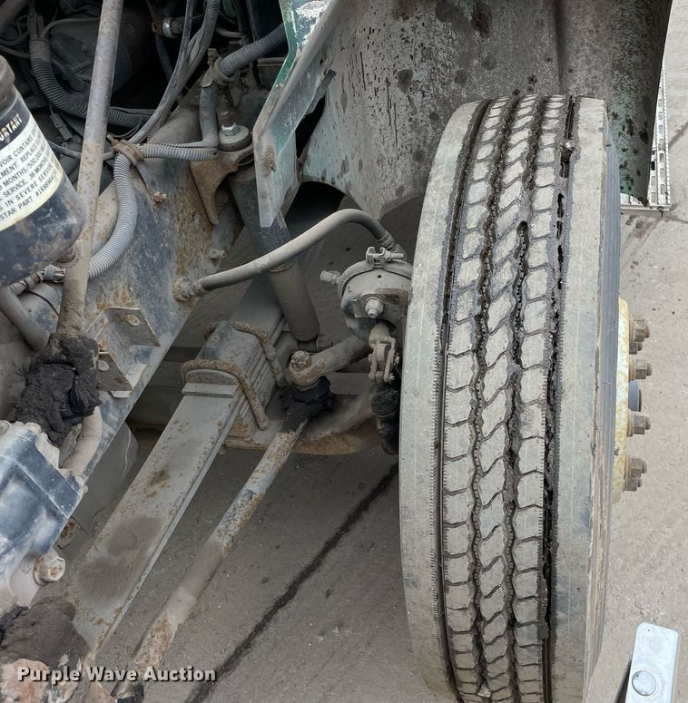 image for item LV9983 1997 International 9200 semi truck