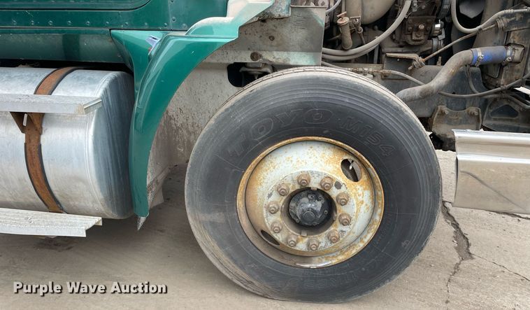 image for item LV9983 1997 International 9200 semi truck