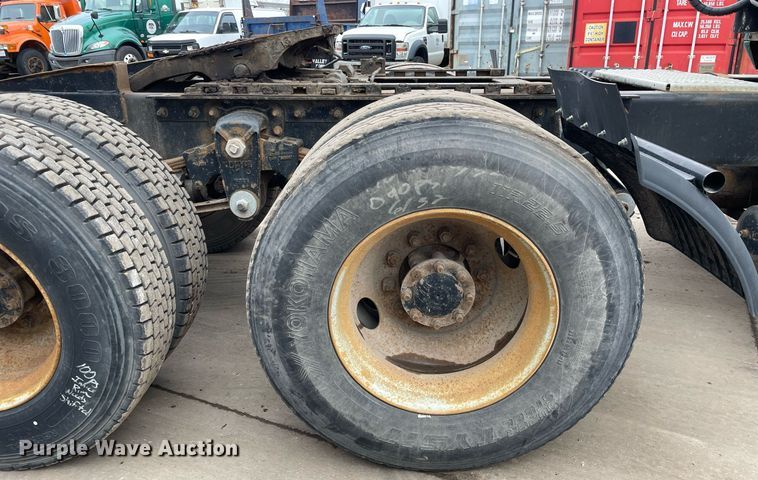 image for item LV9983 1997 International 9200 semi truck