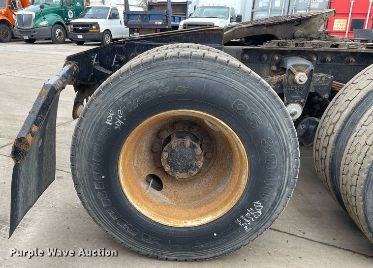 image for item LV9983 1997 International 9200 semi truck