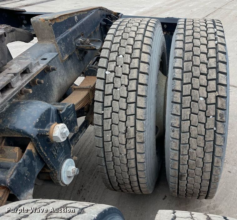 image for item LV9983 1997 International 9200 semi truck