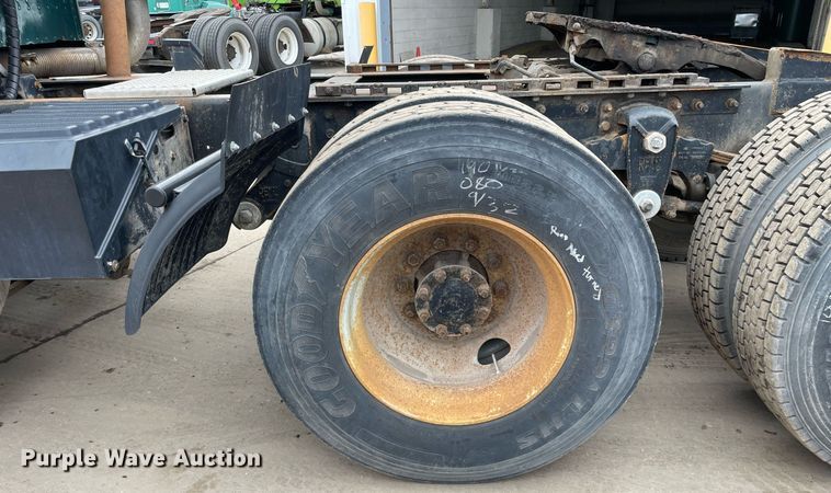 image for item LV9983 1997 International 9200 semi truck