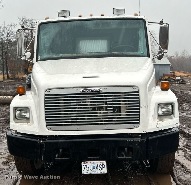 image for item NE9751 1999 Freightliner FL80 flatbed truck