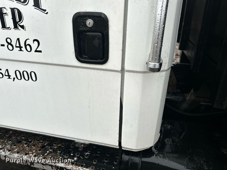 image for item NE9751 1999 Freightliner FL80 flatbed truck