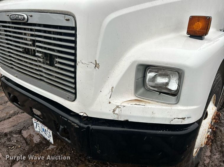 image for item NE9751 1999 Freightliner FL80 flatbed truck