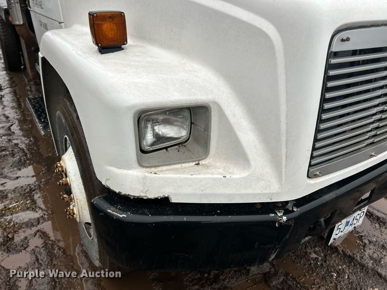 image for item NE9751 1999 Freightliner FL80 flatbed truck