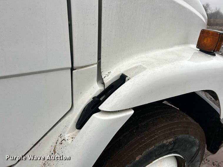 image for item NE9751 1999 Freightliner FL80 flatbed truck