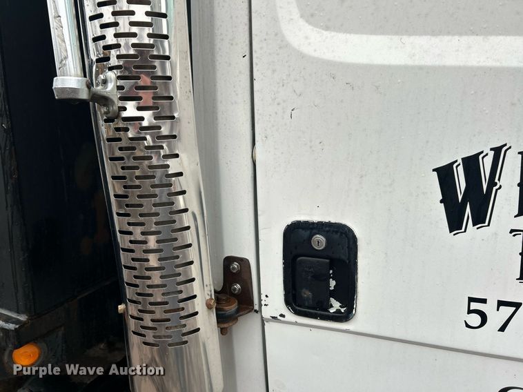 image for item NE9751 1999 Freightliner FL80 flatbed truck