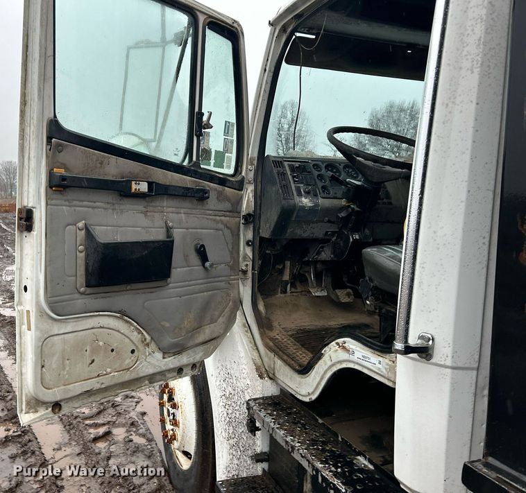 image for item NE9751 1999 Freightliner FL80 flatbed truck