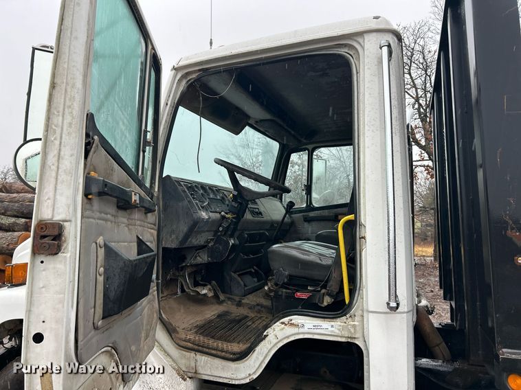 image for item NE9751 1999 Freightliner FL80 flatbed truck