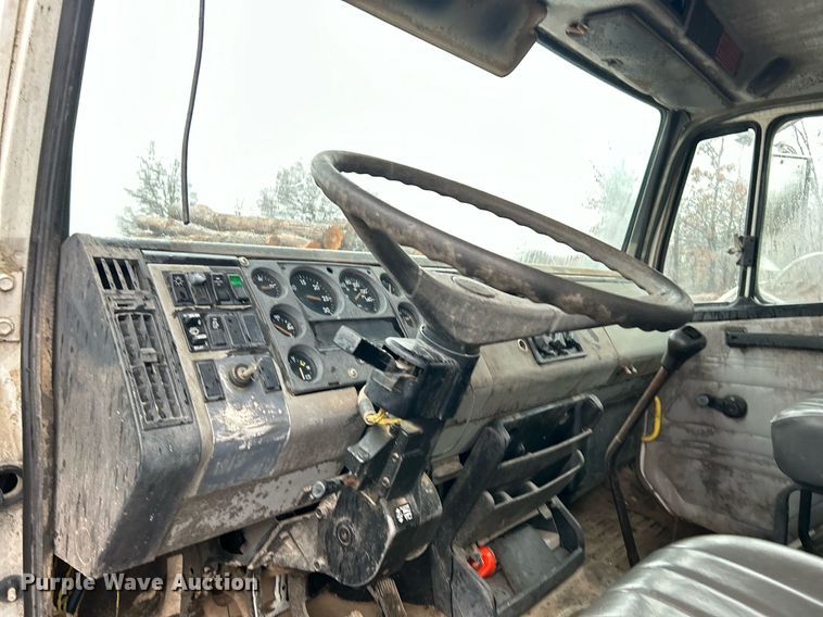 image for item NE9751 1999 Freightliner FL80 flatbed truck