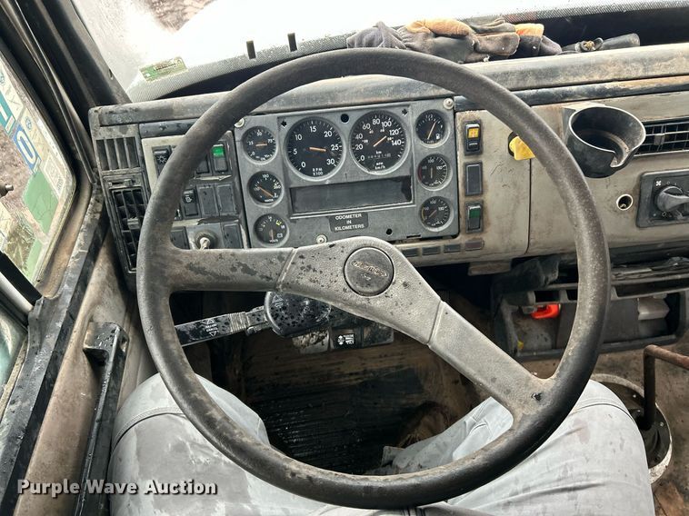 image for item NE9751 1999 Freightliner FL80 flatbed truck