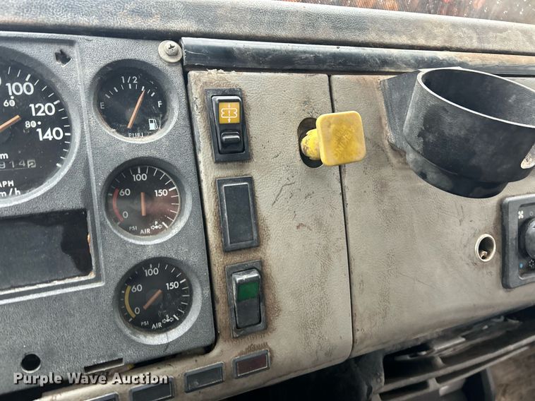 image for item NE9751 1999 Freightliner FL80 flatbed truck