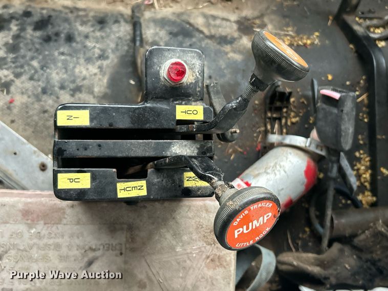 image for item NE9751 1999 Freightliner FL80 flatbed truck