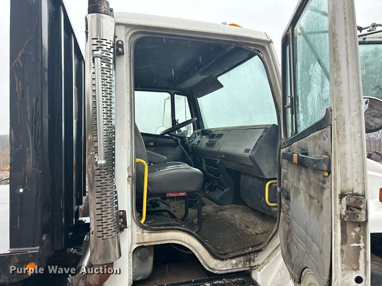image for item NE9751 1999 Freightliner FL80 flatbed truck