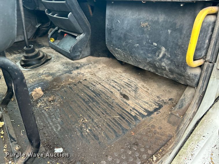 image for item NE9751 1999 Freightliner FL80 flatbed truck