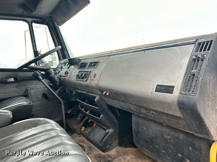 image for item NE9751 1999 Freightliner FL80 flatbed truck