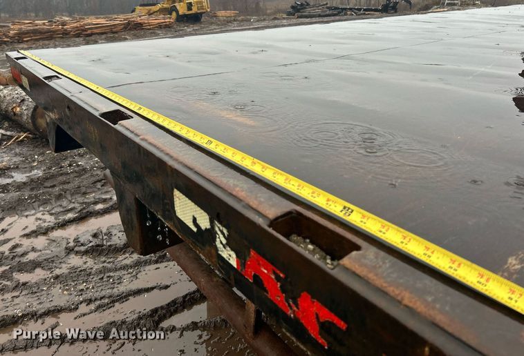 image for item NE9751 1999 Freightliner FL80 flatbed truck