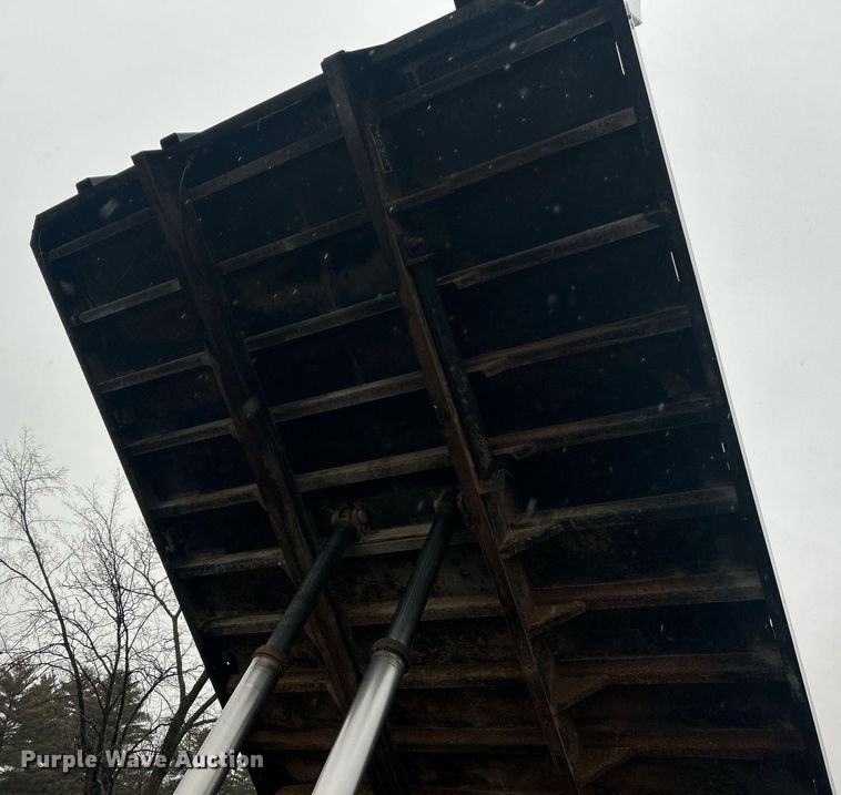 image for item NE9751 1999 Freightliner FL80 flatbed truck