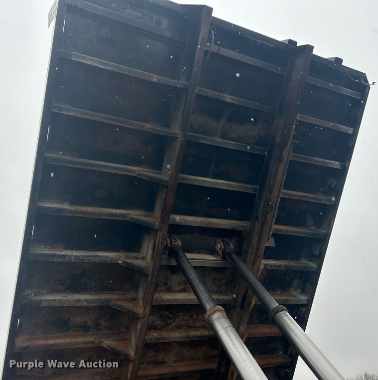 image for item NE9751 1999 Freightliner FL80 flatbed truck