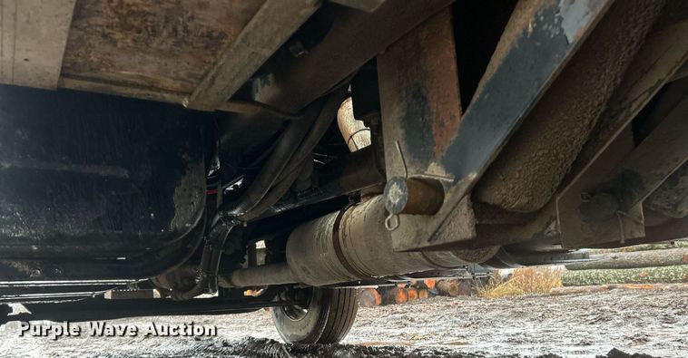 image for item NE9751 1999 Freightliner FL80 flatbed truck