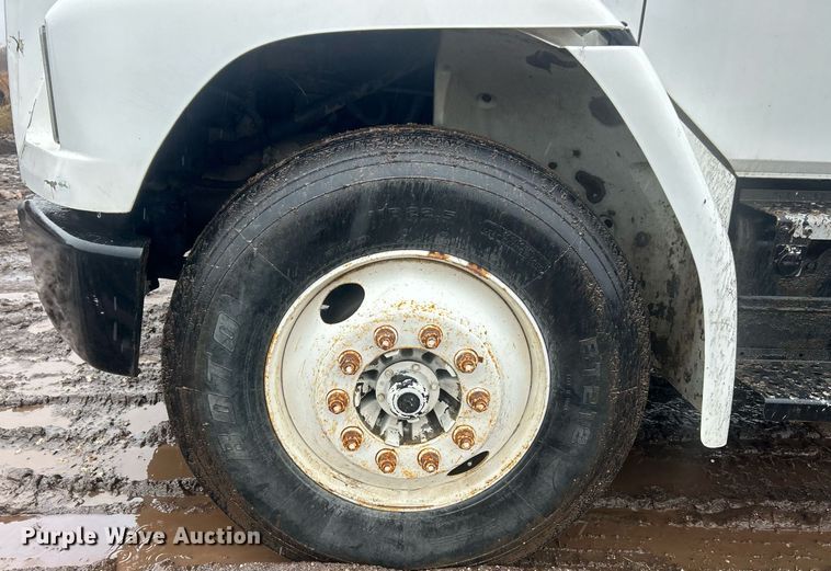 image for item NE9751 1999 Freightliner FL80 flatbed truck