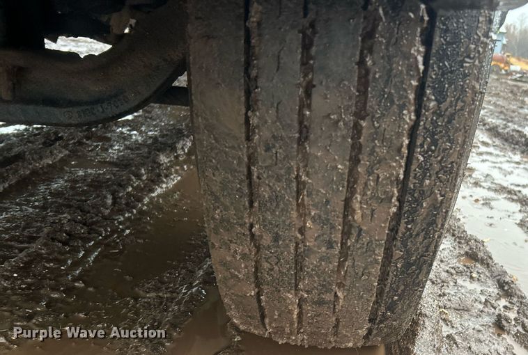 image for item NE9751 1999 Freightliner FL80 flatbed truck