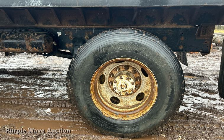 image for item NE9751 1999 Freightliner FL80 flatbed truck