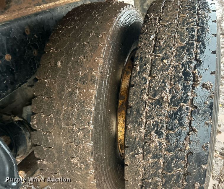 image for item NE9751 1999 Freightliner FL80 flatbed truck