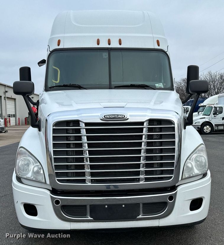 image for item NI9767 2018 Freightliner  Cascadia Evolution 125 semi truck