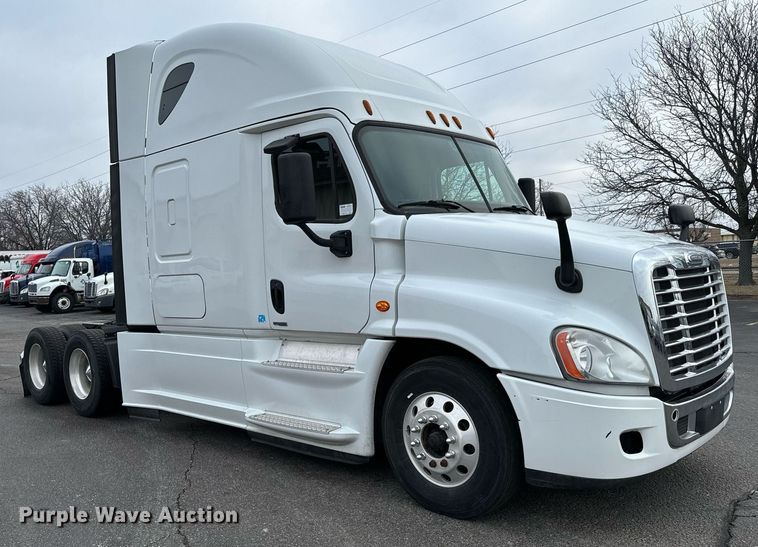 image for item NI9767 2018 Freightliner  Cascadia Evolution 125 semi truck