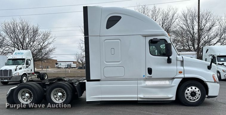 image for item NI9767 2018 Freightliner  Cascadia Evolution 125 semi truck