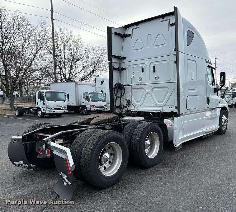 image for item NI9767 2018 Freightliner  Cascadia Evolution 125 semi truck