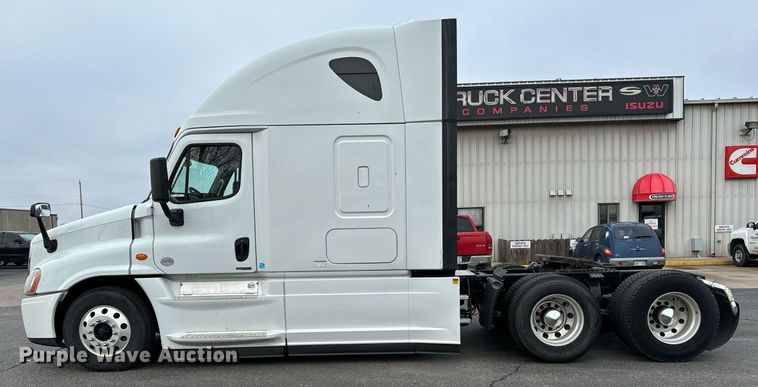 image for item NI9767 2018 Freightliner  Cascadia Evolution 125 semi truck