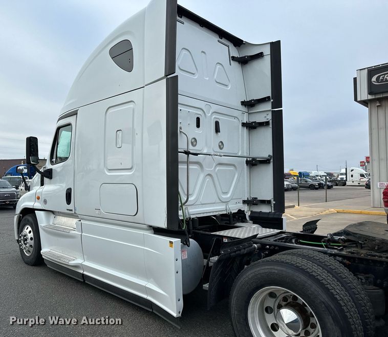 image for item NI9767 2018 Freightliner  Cascadia Evolution 125 semi truck
