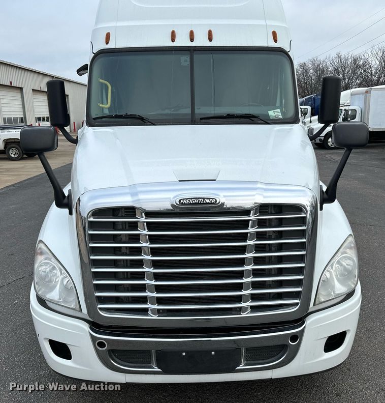 image for item NI9767 2018 Freightliner  Cascadia Evolution 125 semi truck