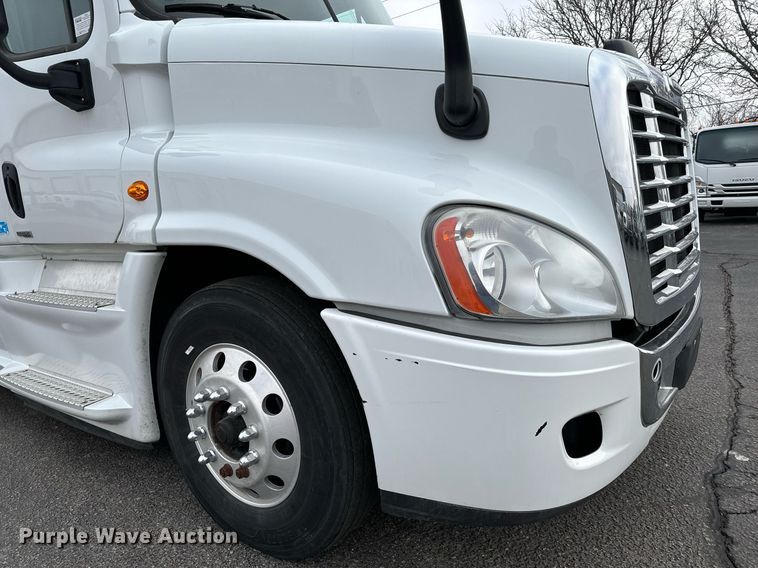 image for item NI9767 2018 Freightliner  Cascadia Evolution 125 semi truck