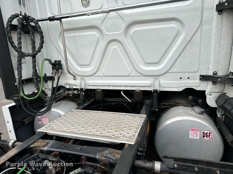 image for item NI9767 2018 Freightliner  Cascadia Evolution 125 semi truck